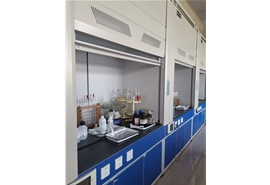 不飽和樹(shù)脂實(shí)驗(yàn)室